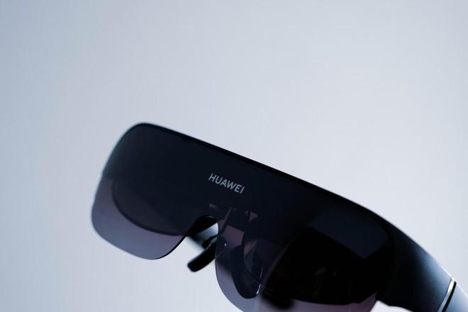 华为Vision Glass体验 把百英寸巨幕装进口袋的智能观影新物种